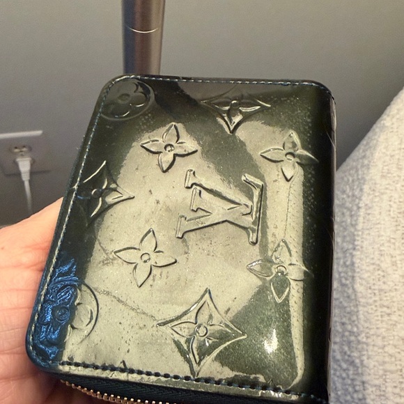 Louis Vuitton Vernis Zip Around Wallet - Picture 9 of 10